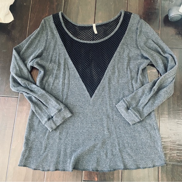 Sexy LF EMMA & SAM v neck mesh oversized sweater. - Picture 3 of 12